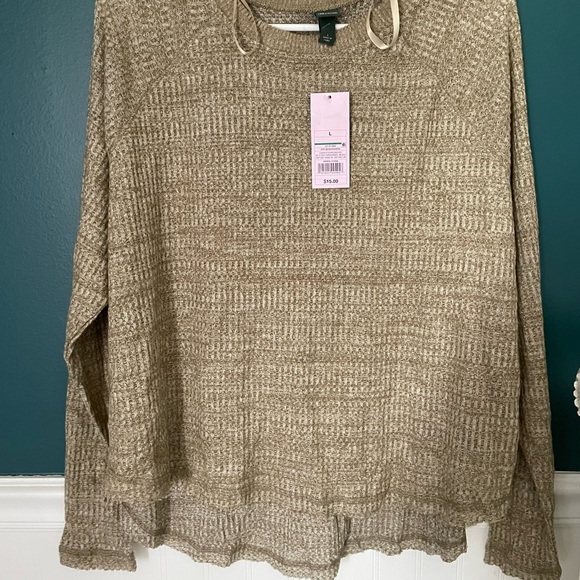 Comfy Target long sleeve! Such a comfy material:) Super cute with leggings! - Picture 1 of 4